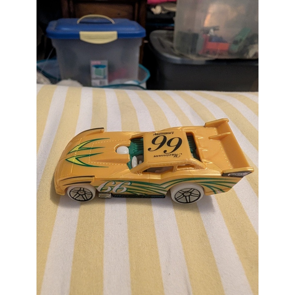 2015 HOT WHEELS NIGHT STORM MAXIMUM LEEWAY #66 GOLD 1:64 DIECAST 2 7/8 RACE CAR